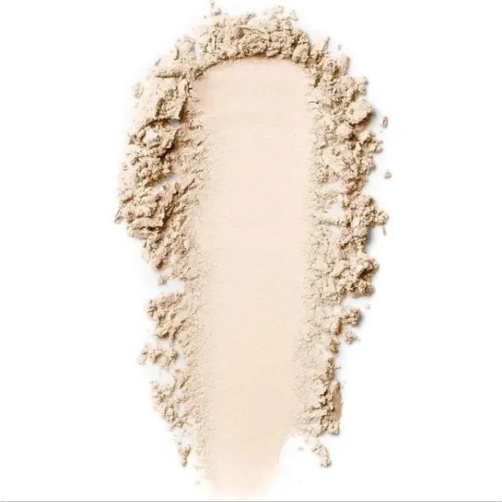 Bobbi Brown Sheer Blurring Pressed Finishing Powder Compact in Pale Yellow